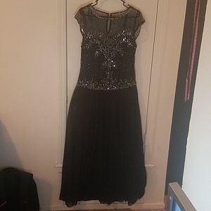 Gorgeous J Kara Gown Size 12